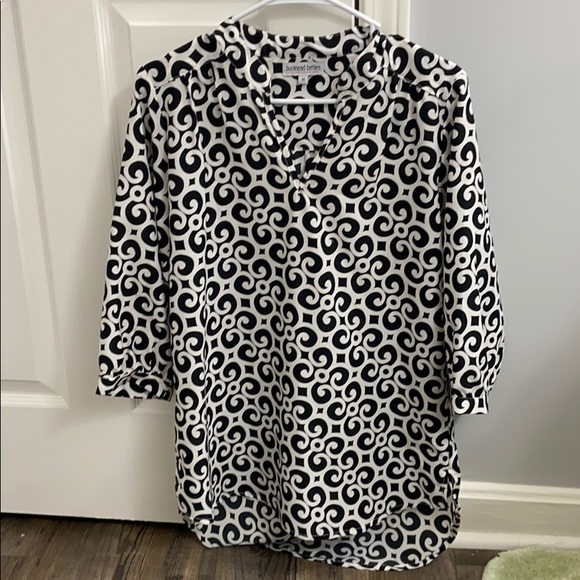 Black and white tunic style shirt - Picture 1 of 3